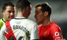 九游体育APP下载-欧洲联赛关键战役上演，擂台强强对话势均力敌