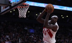 九游VIP-辽宁队完胜猛龙，利拉德点燃赛场