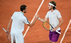 九游app下载-包含世界网球队鏖战法国网球队，西西帕斯高光表现的词条