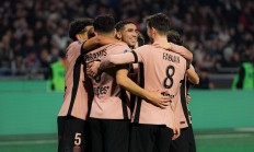 九游体育直播-利物浦客场经历激战，球队艰难取胜