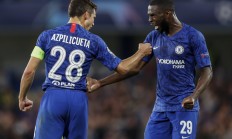 九游中国-切尔西强硬防线全力防守，顽强斩获胜利