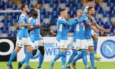 9you娱乐-包含那不勒斯主场大胜乌迪内斯，保持领跑位置的词条