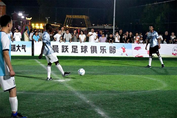 激情碰撞!国际足坛顶级球队在场上大显身手的简单介绍 激情碰撞!国际足坛顶级球队在场上大显身手的简单介绍