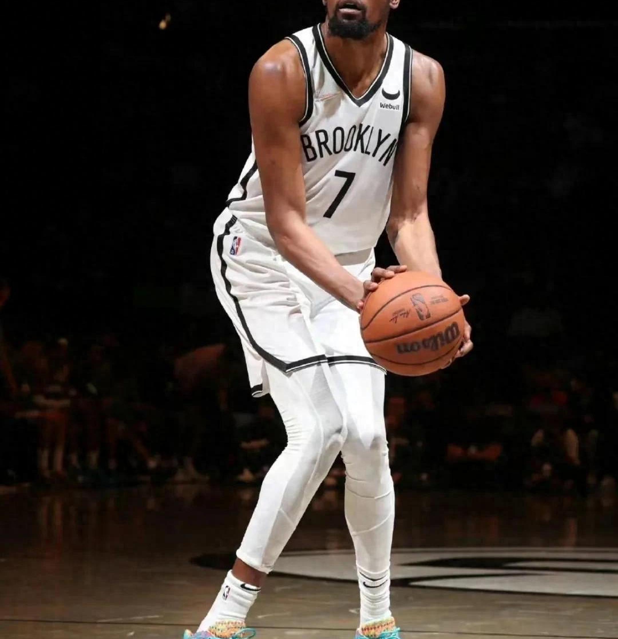 篮网球员单场狂砍三双，创造历史记录的简单介绍