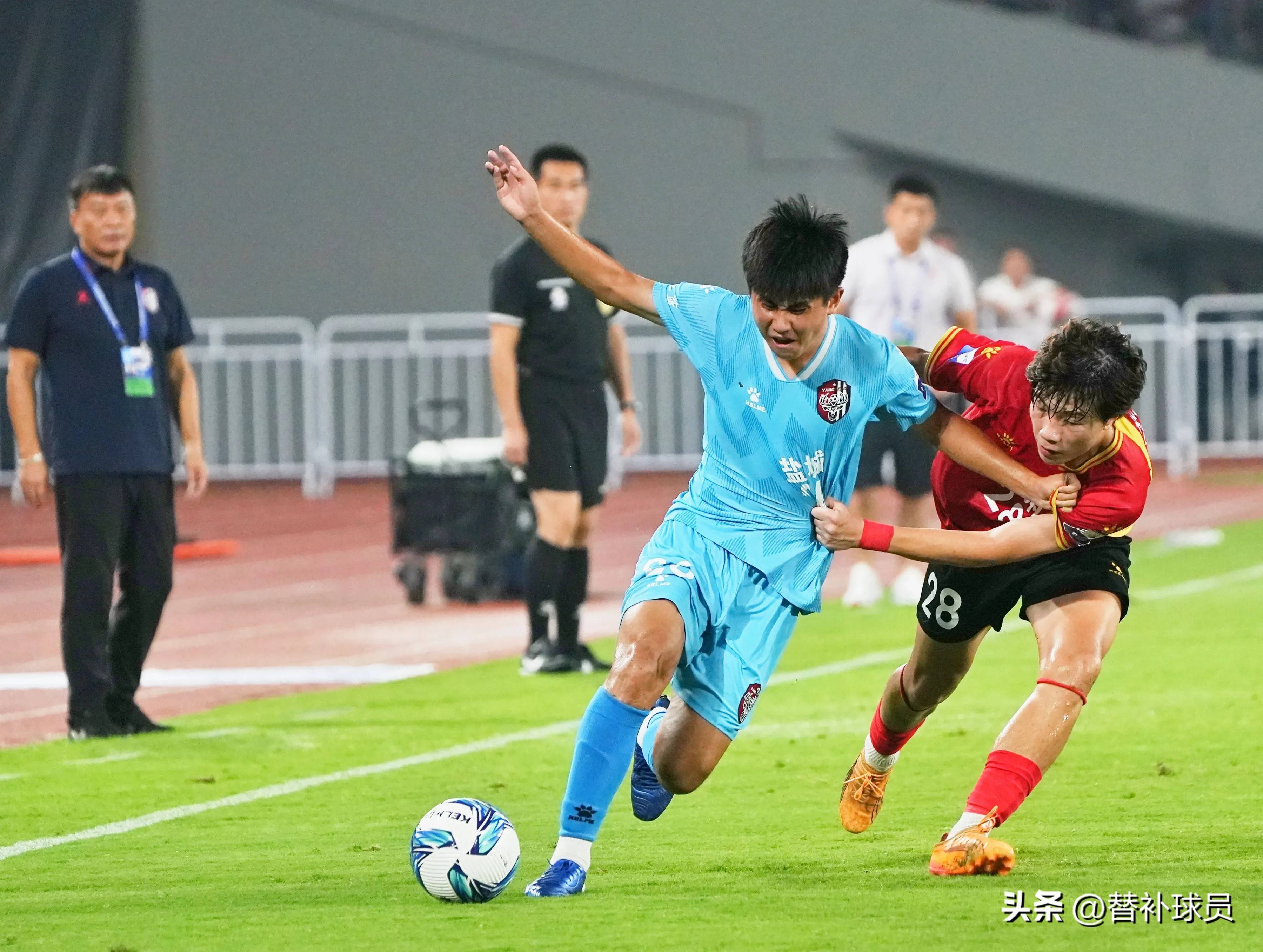 争分夺秒！球员奋力拼搏为荣誉而战