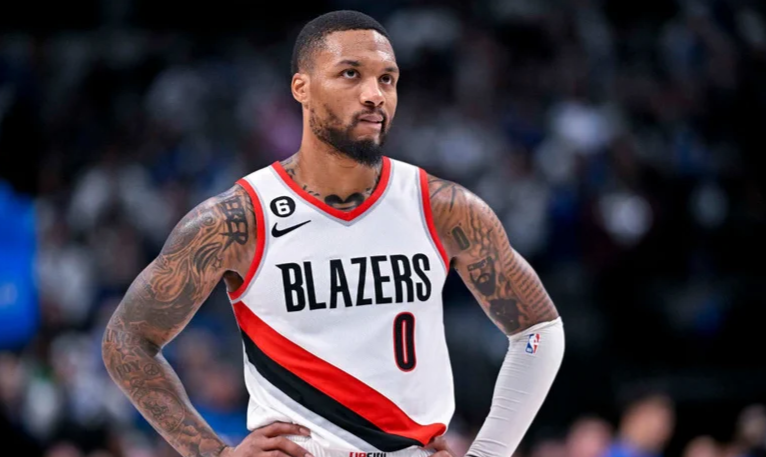 包含开拓者再战国王，利拉德全面表现引来全场赞誉的词条