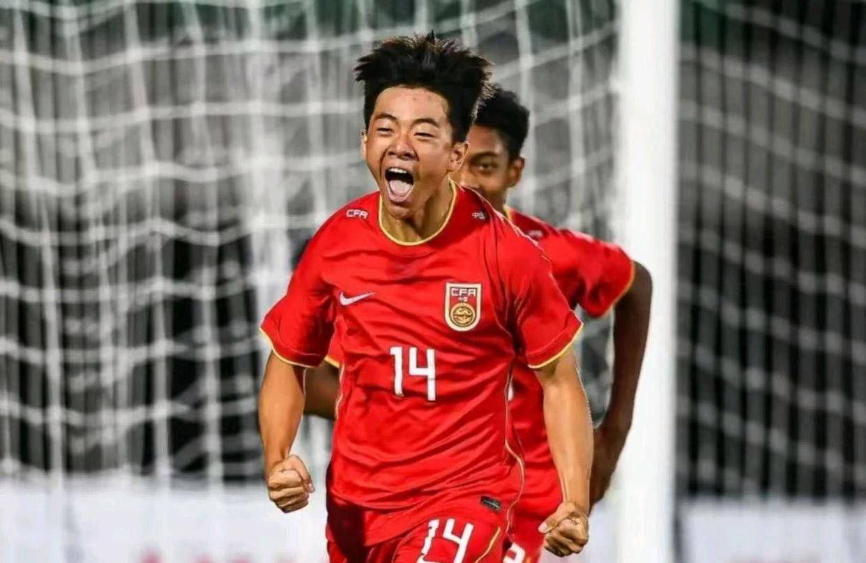 包含激战赛场：中国队士气高昂，逆转胜利的词条