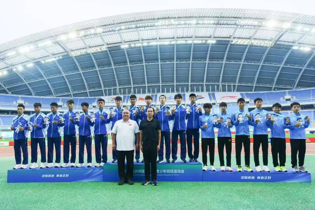 关于排名第一！运动员继续保持状态斩获佳绩的信息