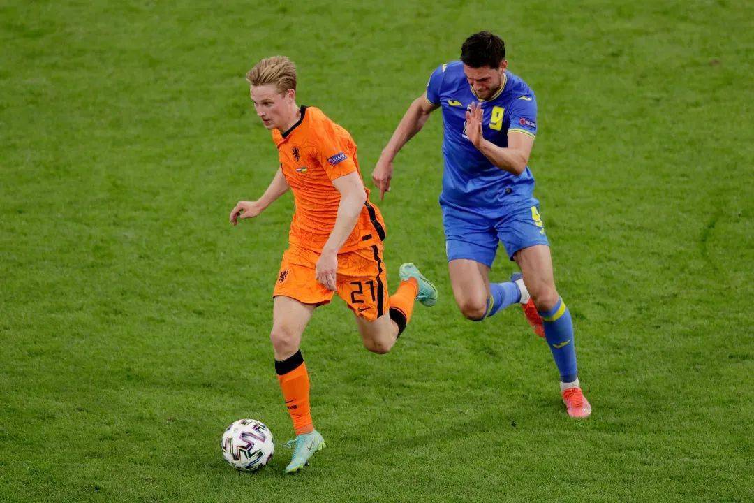 包含英格兰羽毛球队险胜马来西亚羽毛球队，辛杜统治全场的词条