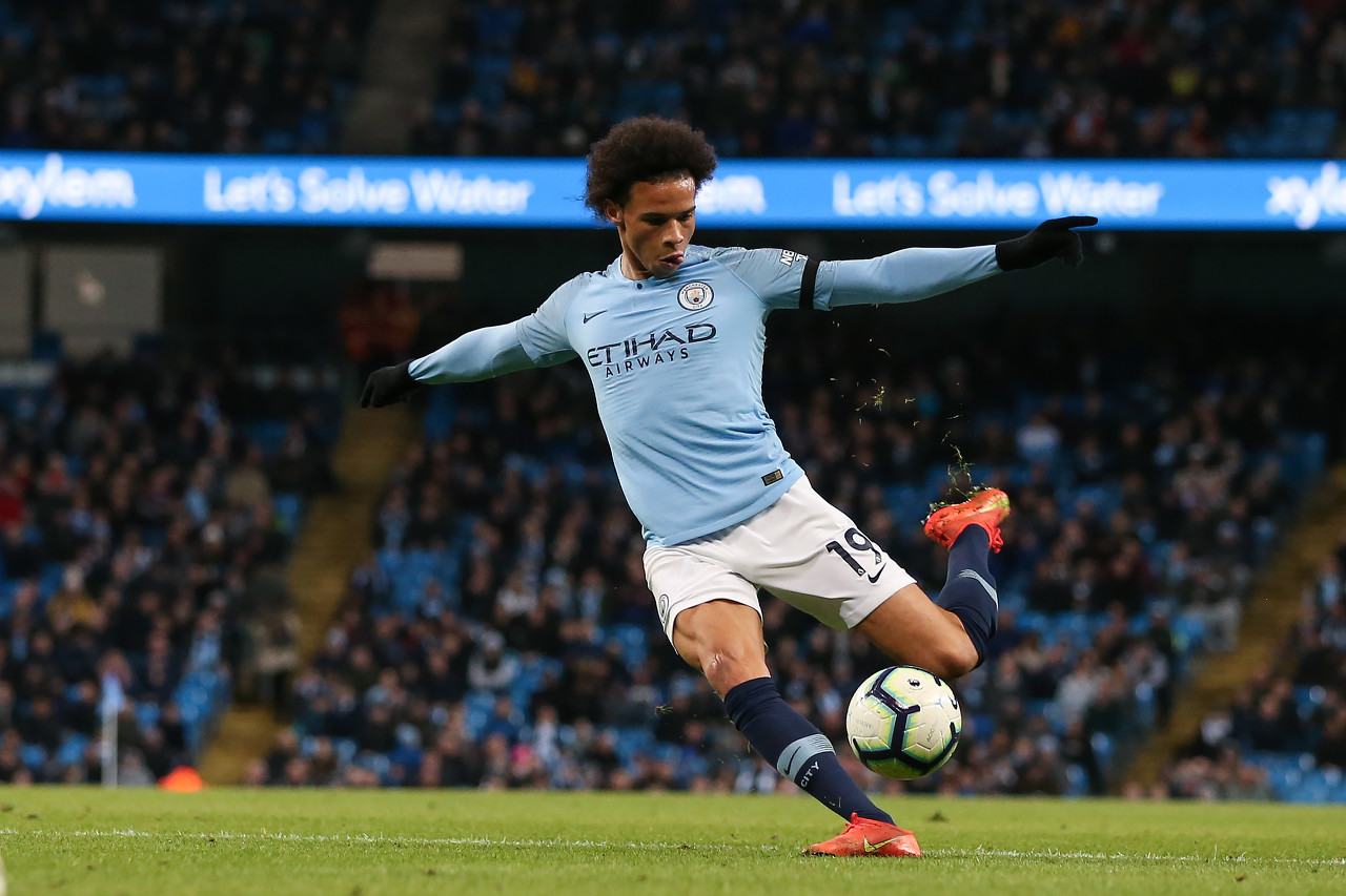 包含丹麦横扫曼联，萨内高光表现的词条