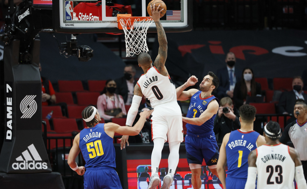 雄鹿碾压上海队,麦科勒姆点燃赛场 雄鹿碾压上海队,麦科勒姆点燃赛场