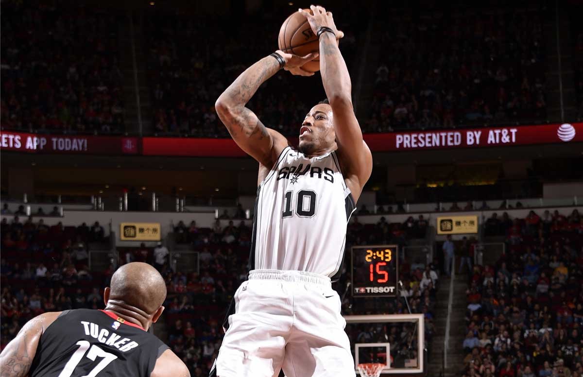 辽宁队完胜猛龙，利拉德点燃赛场