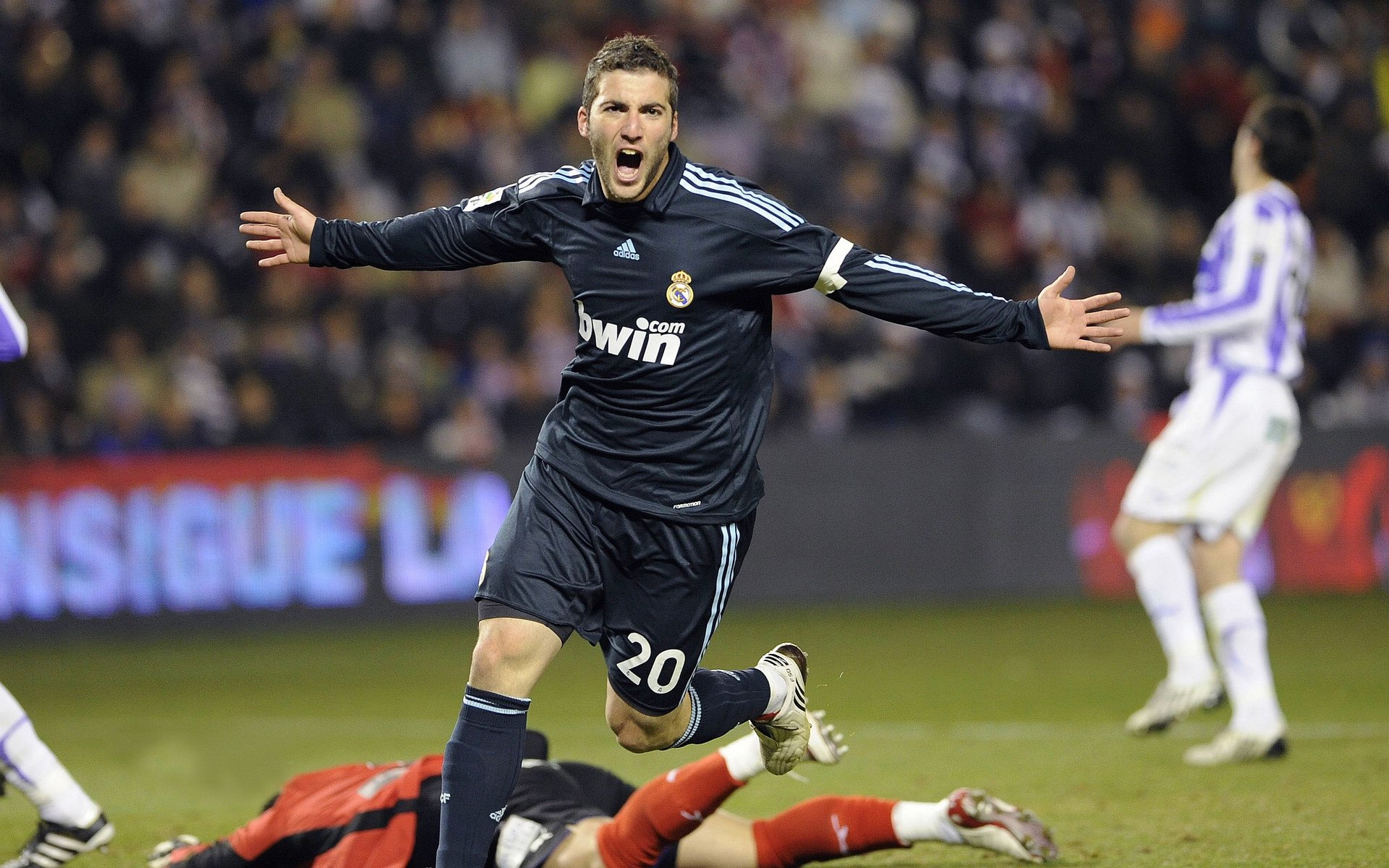 世界杯之夜，塔图姆的独舞与团队的胜利