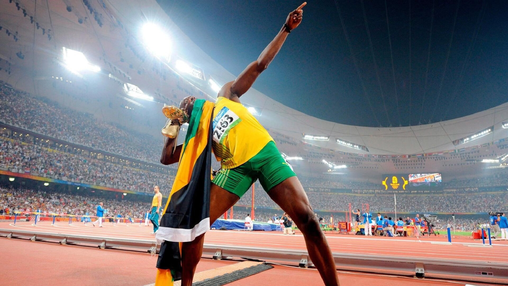 弗拉霍维奇爆发破纪录之夜，比利亚雷亚尔坚韧逆转淘汰里昂