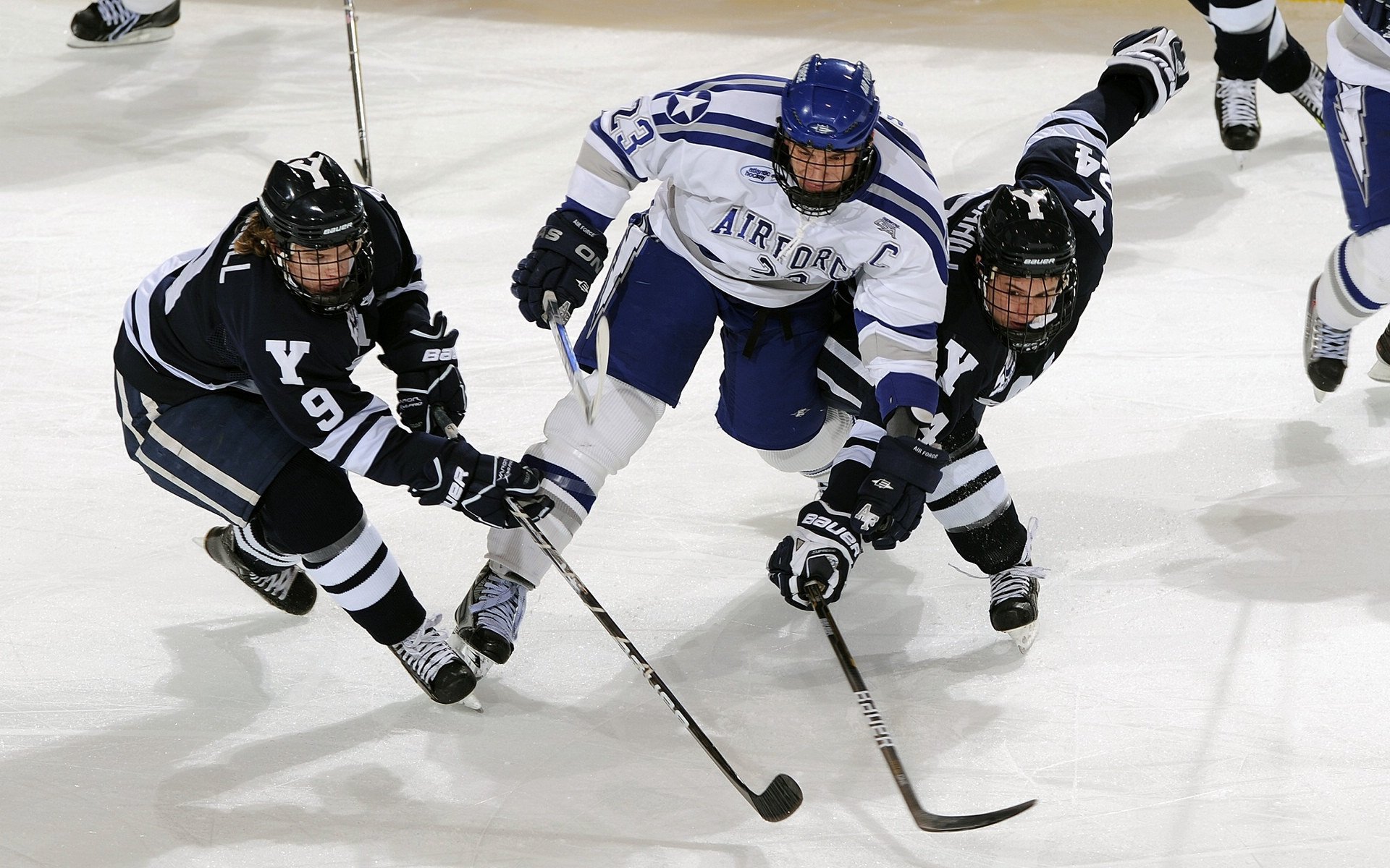 绝地反击,维斯塔潘率迈凯伦逆袭,终结雷诺王朝
